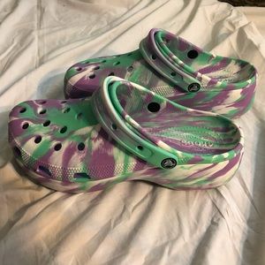 Platform Marble Crocs size women’s 11